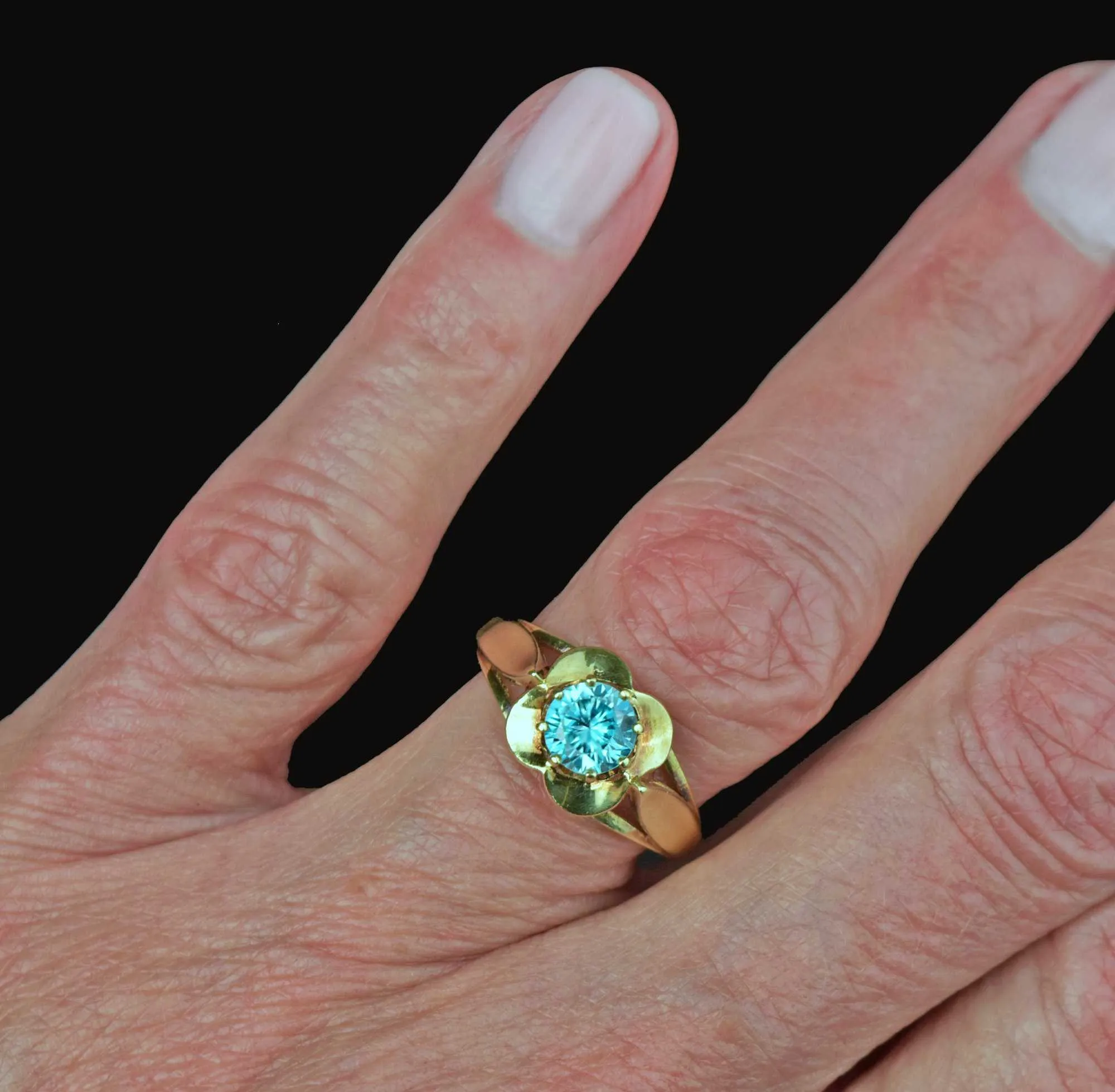 Vintage 14K Gold Buttercup Blue Zircon Ring