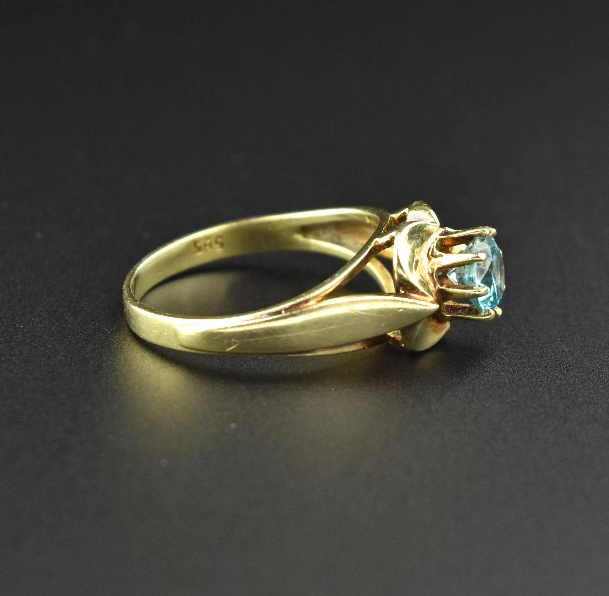 Vintage 14K Gold Buttercup Blue Zircon Ring